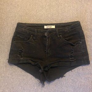 Refuge Distressed Short - Black